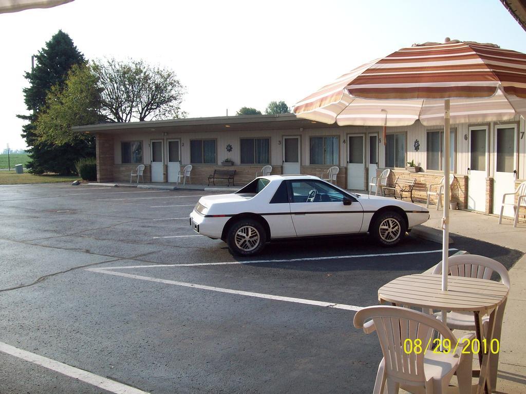 Plaza Motel Bryan Exterior photo