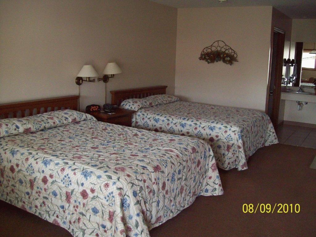 Plaza Motel Bryan Room photo